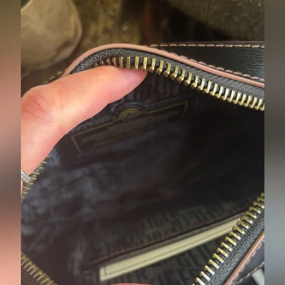 Authentic KURT GEIGER LONDON leather studs Eagle head zip top crossbody - Picture 9 of 15